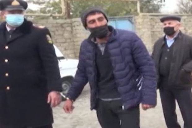3 uşaq anasını öldürən ərin cinayət işi: “Bıçağı xirtdəyindən soxdum, özü çıxartdı” - FOTO