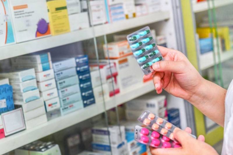 Bakıda 75 manata olan dərmanın 2 qutusu Türkiyədə 15 manata, Tbilisidə isə bir qutusu 11 manatdır - Jurnalist məbləğləri müqayisə etdi (FOTO)