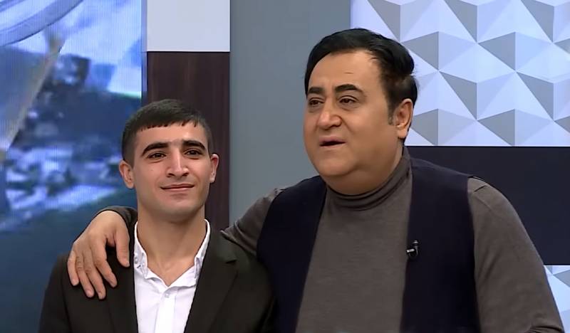 \"Elgizlə izlə\"də 23 yaşlı qız gizlin zəng edib oğlana elçi düşdü - VİDEO
