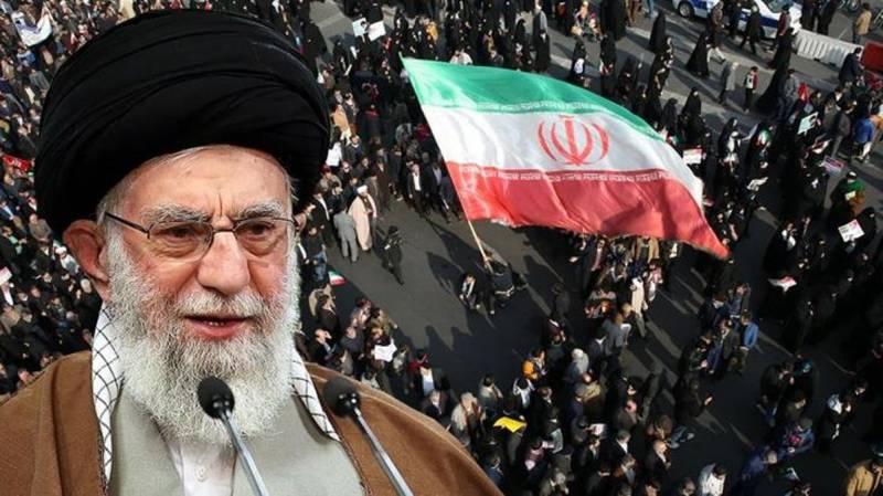 İranın ali lideri Xamneyidən “inqilab” siqnalı