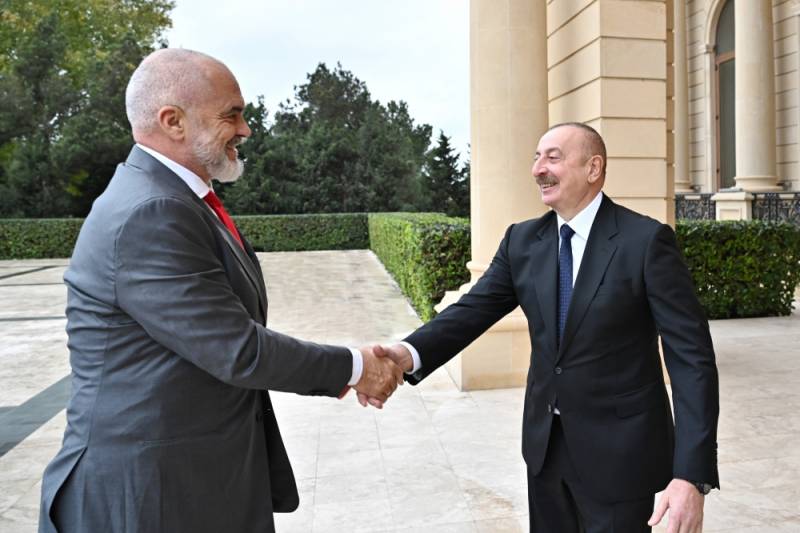 İlham Əliyev ilə Edi Rama arasında təkbətək görüşü oldu - YENİLƏNDİ (FOTO+VİDEO)