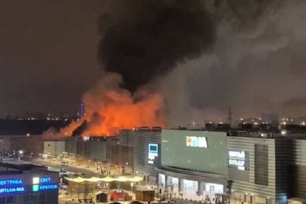 Moskvada ticarət mərkəzi yanır - FOTO