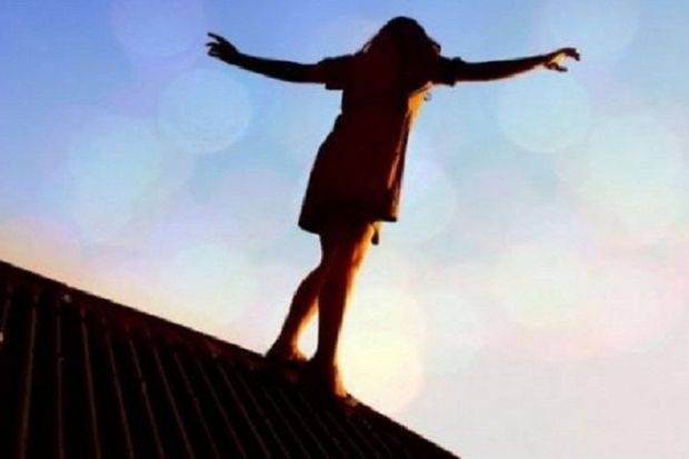 Yaxın qohumları tərəfindən şantaj olunan qadın intihara cəhd etdi