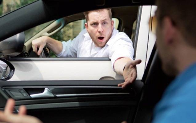 “Range Rover”in sürücüsü tıxacda siqnal verib, sonra oğlumu döyüb” - AÇIQLAMA