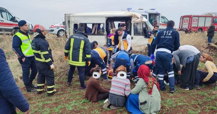 Kənd təsərrüfatı işçilərini daşıyan mikroavtobus aşdı: Çox sayda yaralı var -VİDEO