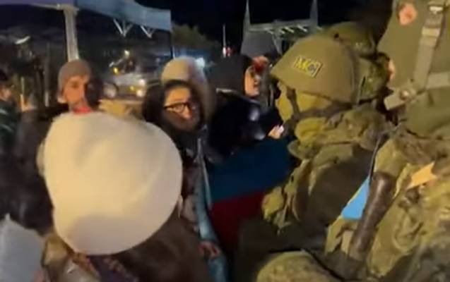 Sülhməramlıların qarşısında “Sarı Gəlin”i oxudular - VİDEO