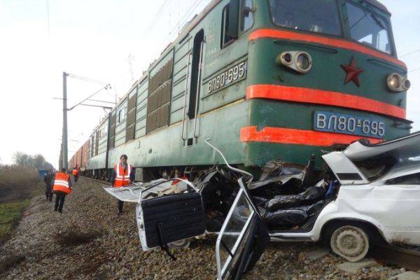 Bərdə-Yevlax yolunda qatar yük avtomobili ilə toqquşdu