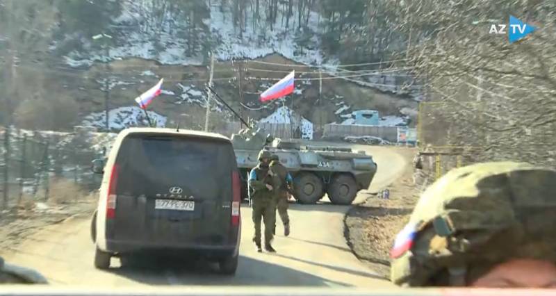 Aksiya keçirilən yerdən keçmək istəyən ermənilər üçün əlaqə nömrələri paylanıldı - VİDEO