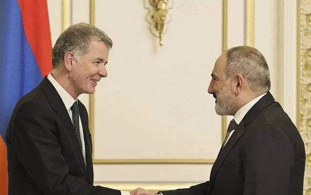 Paşinyan Britaniya kəşfiyyatının rəhbəri ilə GÖRÜŞDÜ