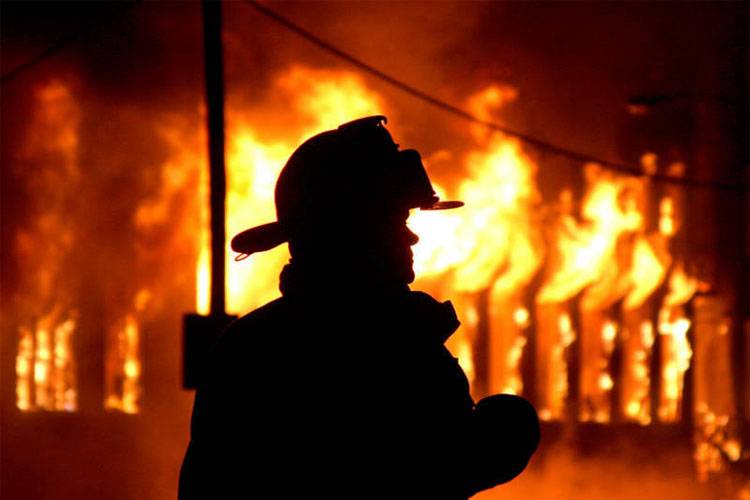 Şəkidə yeddi otaqlı ev yandı