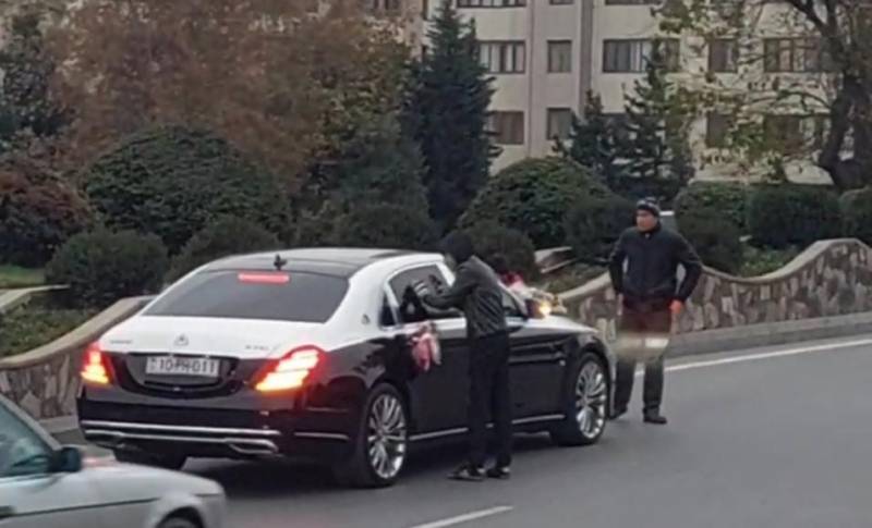 Bakıda toy karvanında TƏHLÜKƏLİ ANLAR: Özlərini gəlin maşınının qabağına atdılar - ANBAAN VİDEO