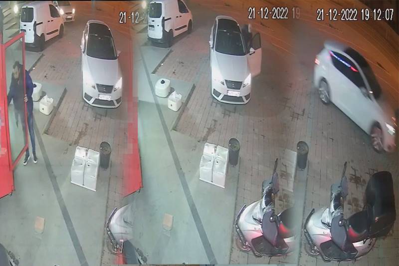 Mağazaya girdi, bir göz qırpımında avtomobili oğurlandı - VİDEO