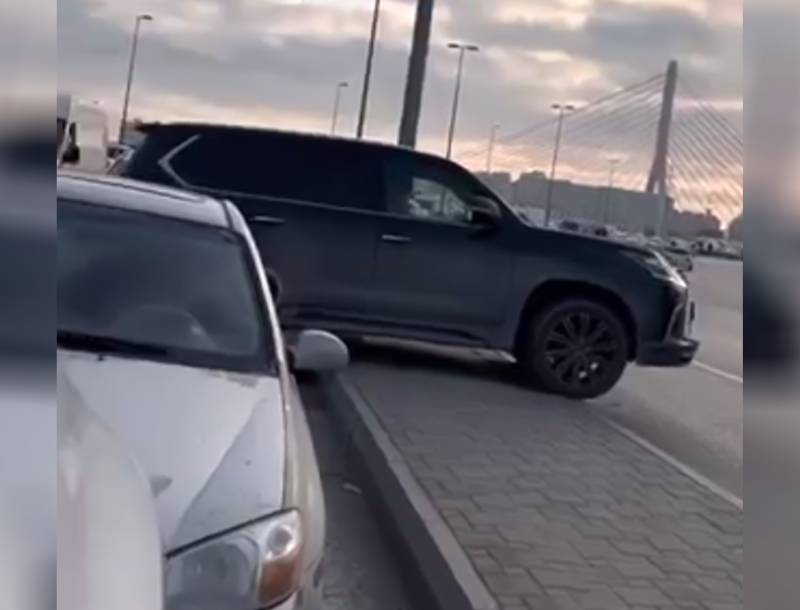 DİN-dən tıxacda qalmamaq üçün ağlasığmaz üsula əl atan sürücü barədə AÇIQLAMA - YENİLƏNDİ (VİDEO)