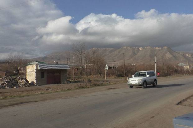 Tərk edilmiş evlər və ermənilərin yaşadığı baxımsız daxmalar... - Xocalıdan son görüntülər (VİDEO)