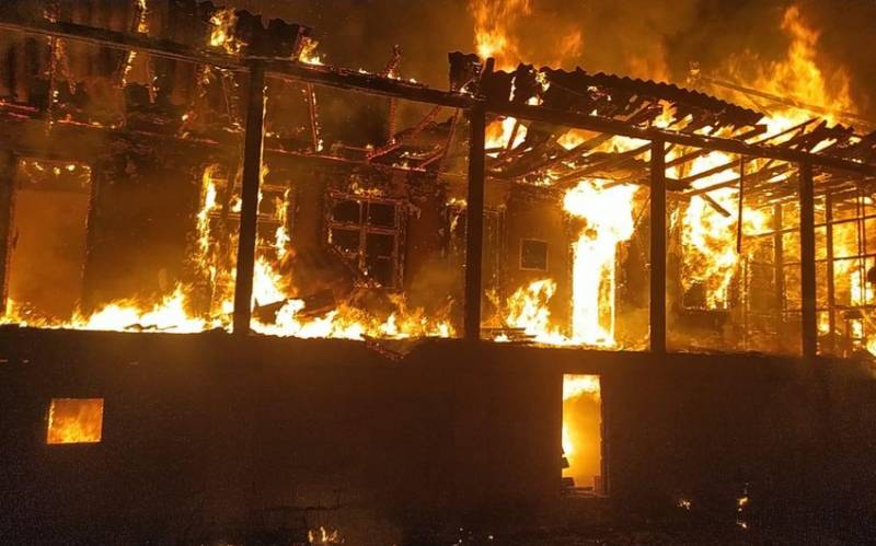 Bakıda yaşayış evində yanğın söndürülüb - YENİLƏNDİ