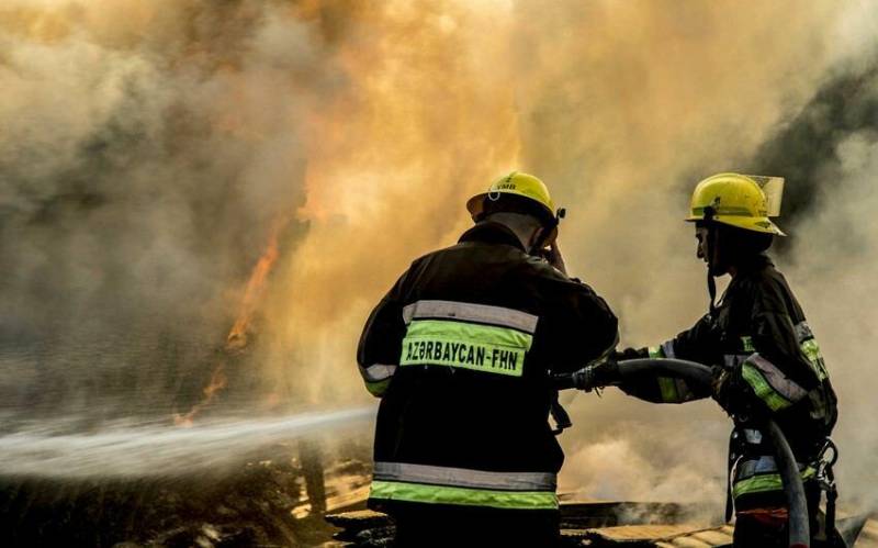 Bakıda 9 mərtəbəli yaşayış binasında YANĞIN