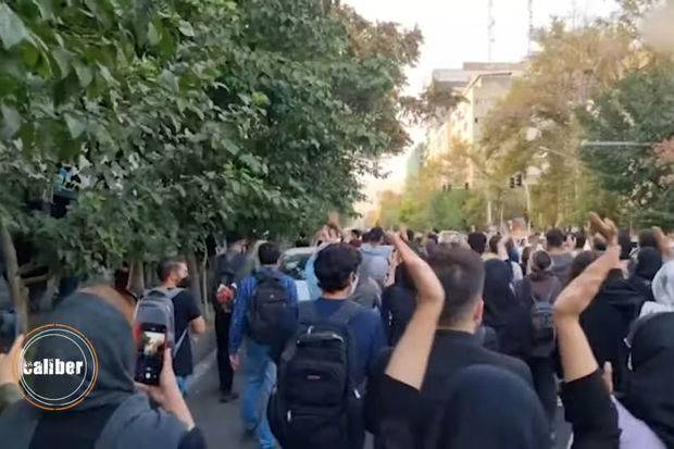 İranda 100 gün davam edən etirazlar, bundan sonra necə olacaq? - VİDEO