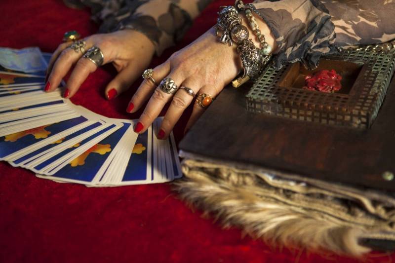 Tanınmış aparıcı falçıya getdiyini ETİRAF ETDİ - VİDEO