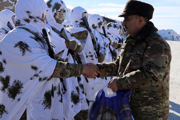 Müdafiə nazirinin müavinləri Kəlbəcərdə döyüş mövqelərində olublar – FOTO/VİDEO