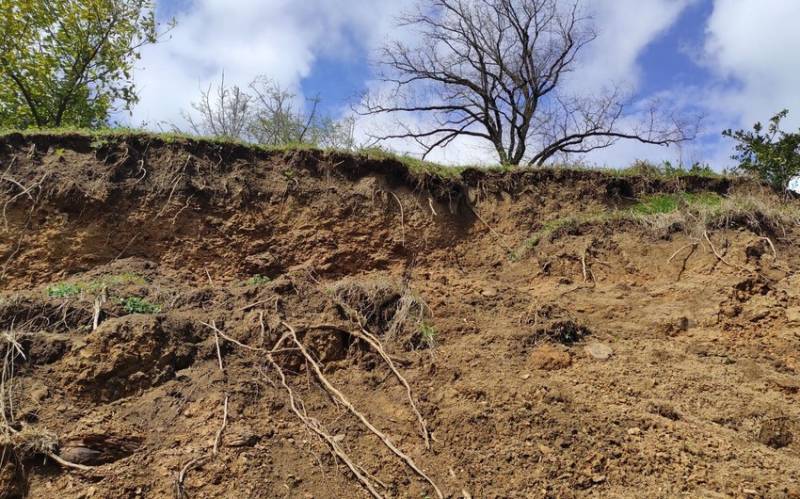Azərbaycanda uçqun - Rayon sakini torpağın altında qalaraq ölüb