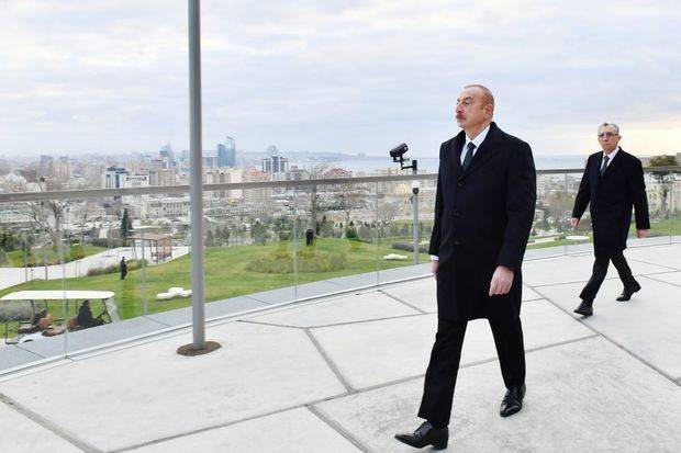 İlham Əliyev Bakıda Mərkəzi Parkın ikinci hissəsinin açılışında - YENİLƏNDİ (FOTOLAR)