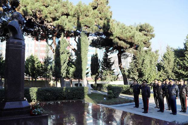 Müdafiə naziri bayram günündə hospitalda müalicə olunan hərbçilərlə görüşdü - FOTO/VİDEO