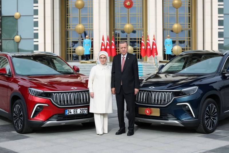 İlk “Togg” elektromobili Ərdoğana VERİLDİ - FOTO