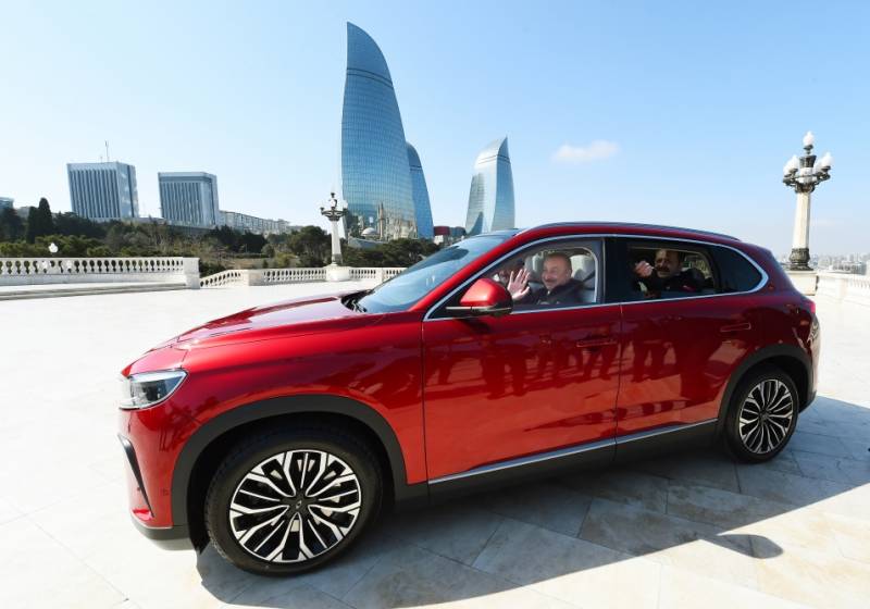 Prezident “Togg” elektomobilini idarə etdi