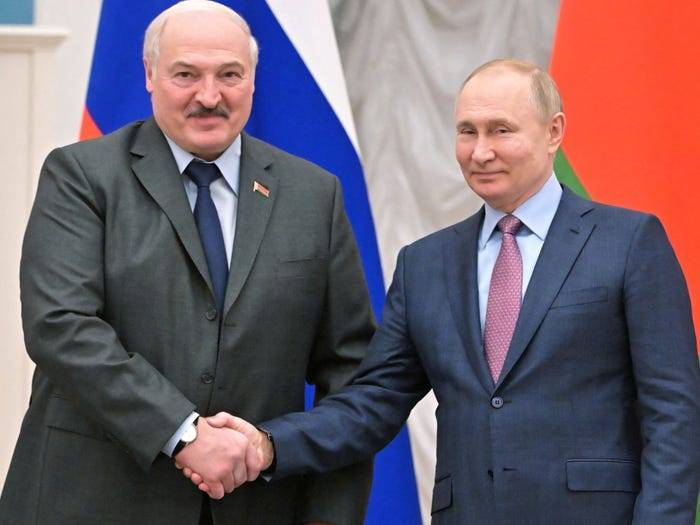 Putin Lukaşenko ilə görüş keçirdi