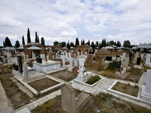 Qəbiristanlıqda diri-diri basdırılan qadın 10 saat sonra xilas edildi