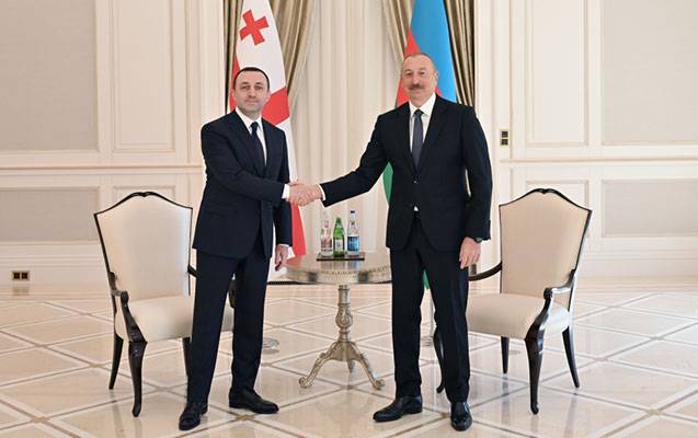 İlham Əliyevin Gürcüstanın Baş naziri ilə təkbətək görüşü başlayıb