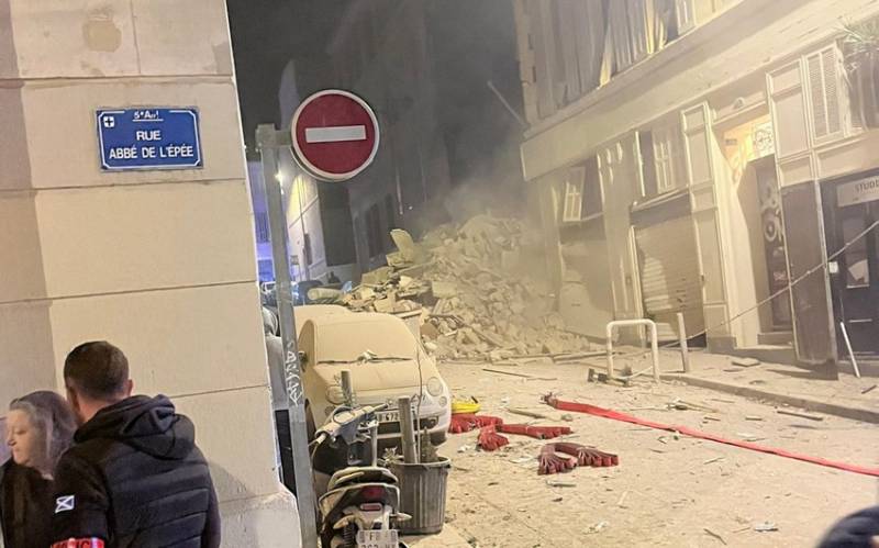 Marseldə yaşayış binası çökdü