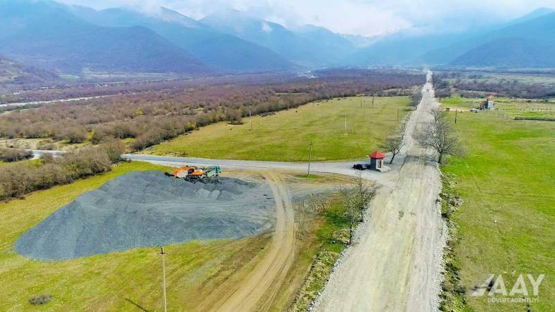 Qax rayonu Aşağı Malax-Qaşqaçay-Armudlu yolunun yenidən qurulması davam edir - VİDEO