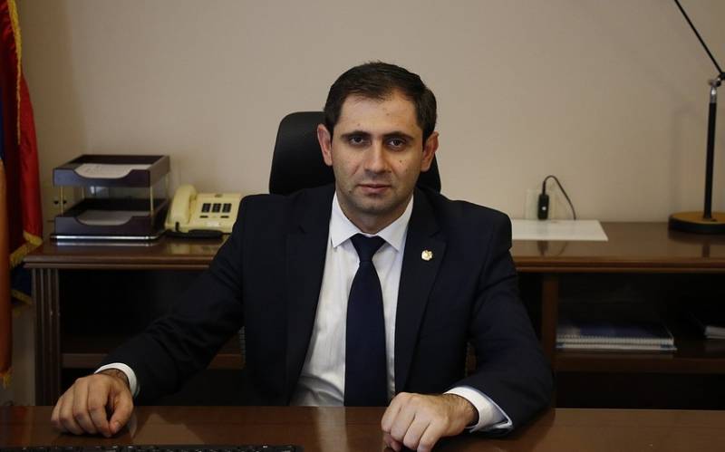 Ermənistanın müdafiə naziri Brüsselə getdi