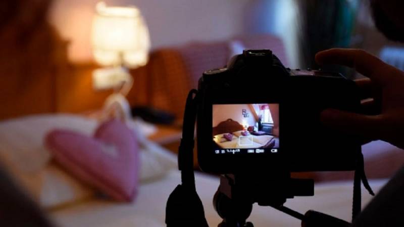 Qardaşı ilə birləşib sevgilisini şantaj etdi