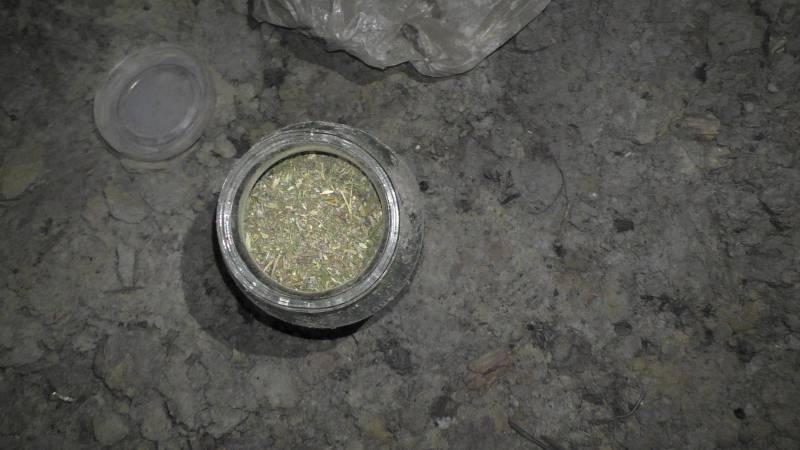 Torpağın altında narkotik gizlədənlər saxlanıldılar - FOTO