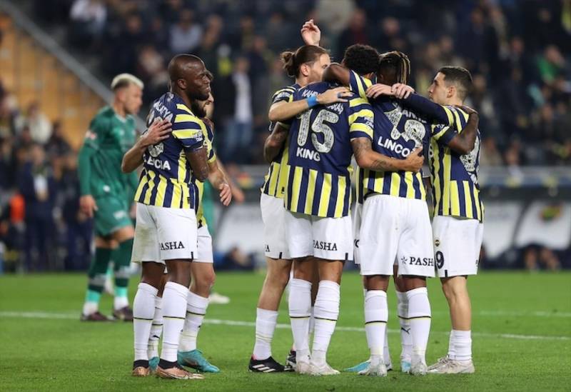 \"Fənərbağça\" 14 futbolçu ilə vidalaşır - SİYAHI
