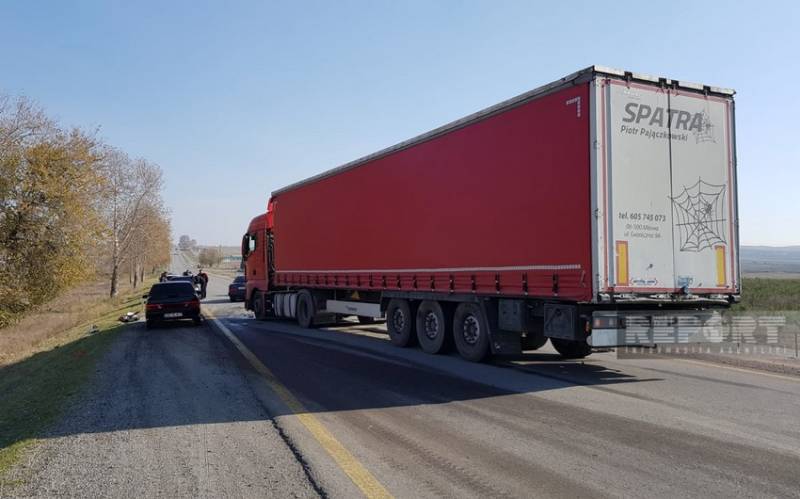 Laçında yük avtomobili aşdı: ölən var