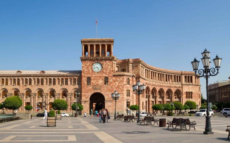 İdmançılarımız İrəvanda oteldən buraxılmır