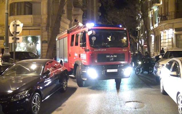Azərbaycanda Tibb Kollecinin yataqxanası yanır - FOTO