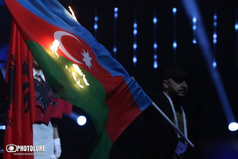 Azərbaycan bayrağını yandıran erməniyə QADAĞA