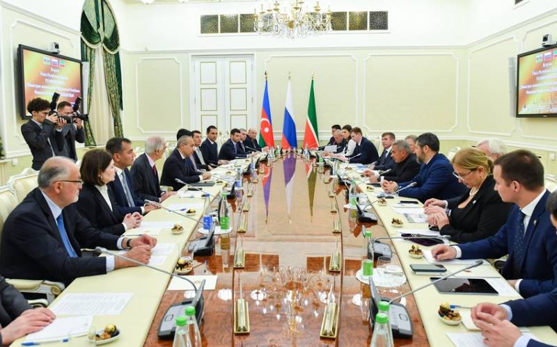 Mikayıl Cabbarov Tatarıstanın rəisi ilə görüşdü - FOTO