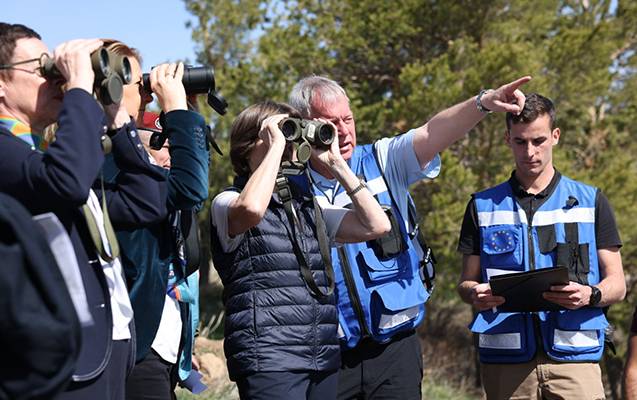Fransalı nazir Ermənistan-Azərbaycan sərhədində - FOTOLAR