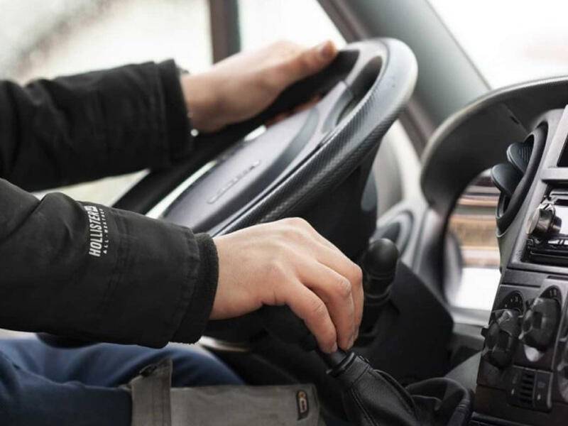 Sürücülərin NƏZƏRİNƏ: Avtomobil sürərkən musiqiyə qulaq asmayın, yoxsa...