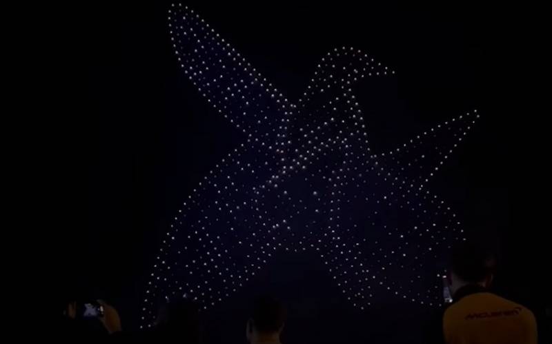 Bakıda min dron eyni vaxtda səmaya qalxdı - VİDEO