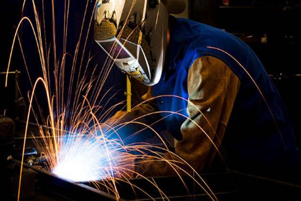 Bakıda üzərinə benzin tökülən qaynaqçı yandı