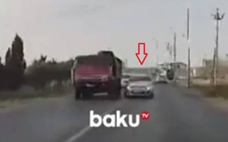 Əks yola çıxan sürücü təhlükəli anlar yaşatdı - VİDEO
