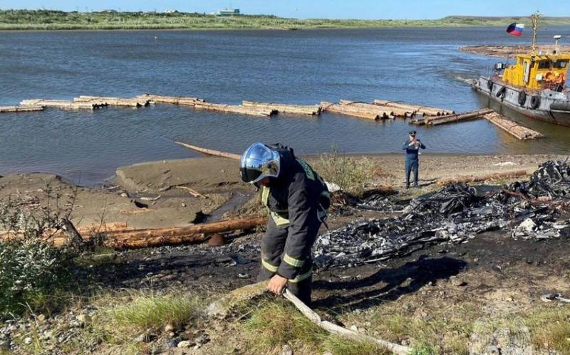 Rusiyada hidrotəyyarə qəzaya uğradı: Ölənlər var - VİDEO