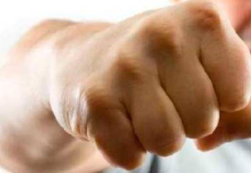 58 yaşlı bacısını yumruqla öldürdü - Bakıda dəhşət