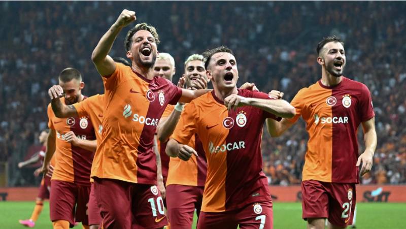 “Qalatasaray” 2 futbolçusunu icarəyə verdi